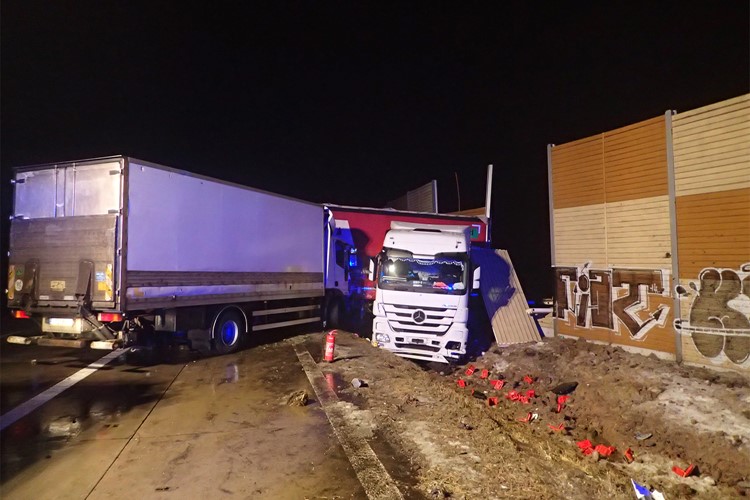 Nehoda dvou kamionů na D48 zastavila dopravu ve směru na Český Těšín