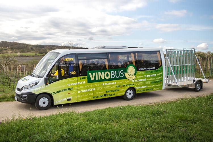 Vinobus hlásí 1 500 turistů