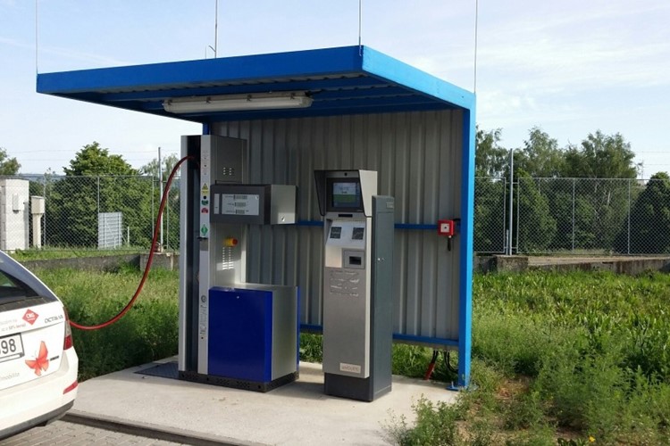 Zájem o CNG vozy roste. Loni přibyly čerpací stanice a prodej stlačeného zemního plynu se zvýšil o 36 procent