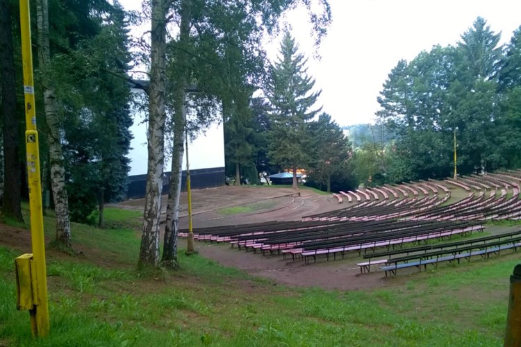 Areál Bojiště zatím zůstane ve správě města