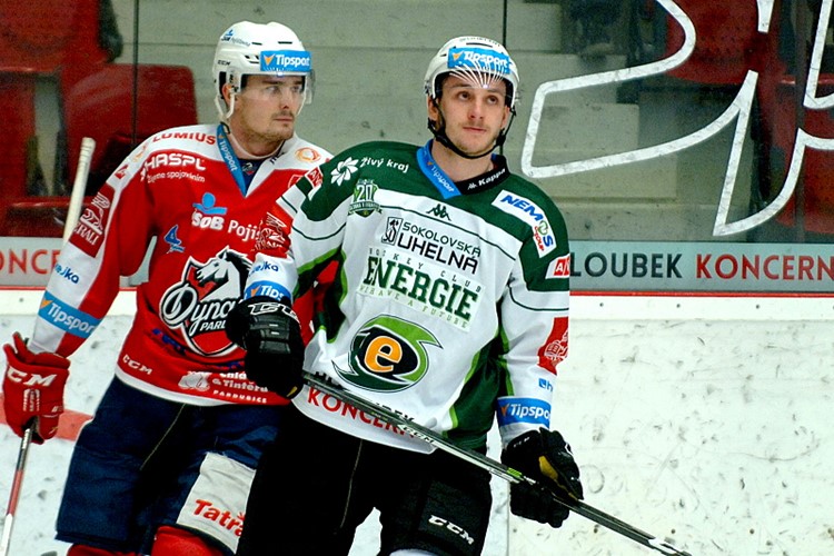 První porážku Karlovým Varům v play-out přichystaly Pardubice