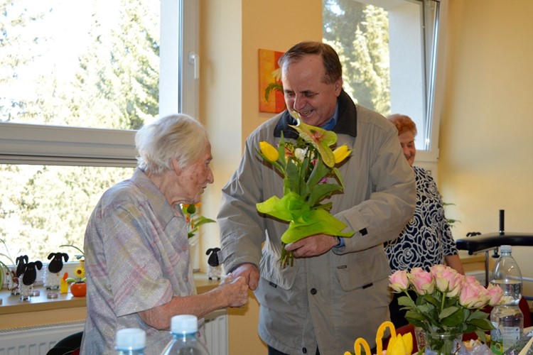 Klientka Nemocnice Třinec oslavila sté narozeniny