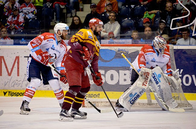 Pardubice v kotli vyprodané haly otočily duel s Jihlavou