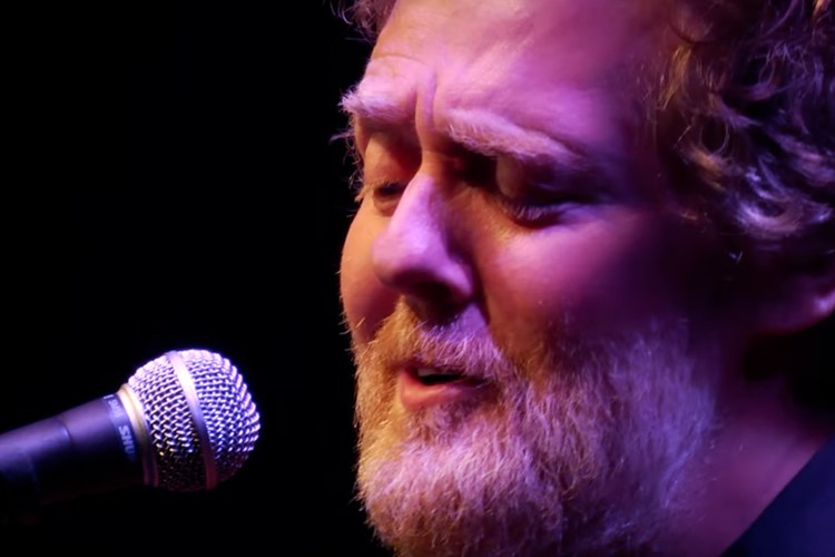 Glen Hansard vystoupí exkluzivně ve Valašském Meziříčí na velikonoční neděli