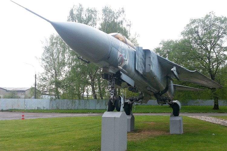 MiG 23 Tygr bude nadále vítat cestující i návštěvníky při vstupu letiště