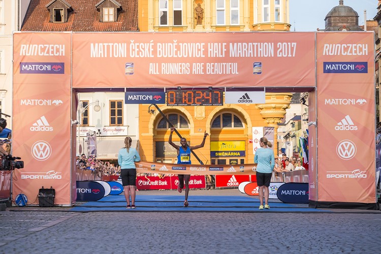 Mattoni 1/2Maraton České Budějovice ovládli Keňané, vítězka zaběhla rekord závodu 