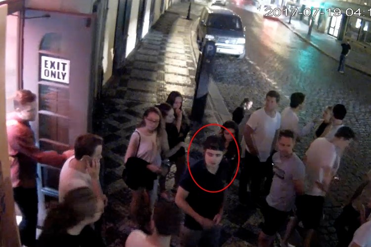 Bodl svého protivníka. Pomůžete s pátráním?