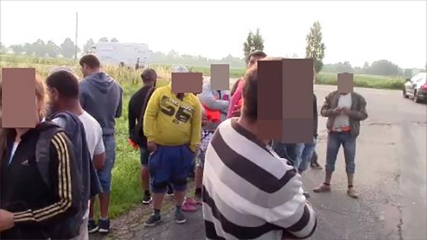 Hádanka - kolik osob se vejde do třímístné dodávky? 