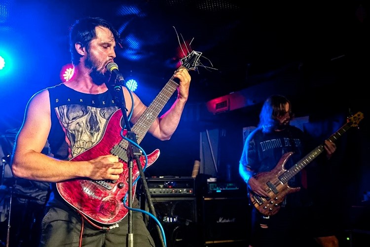 Death metal zazní na Troskách, aby pomohl malé holčičce