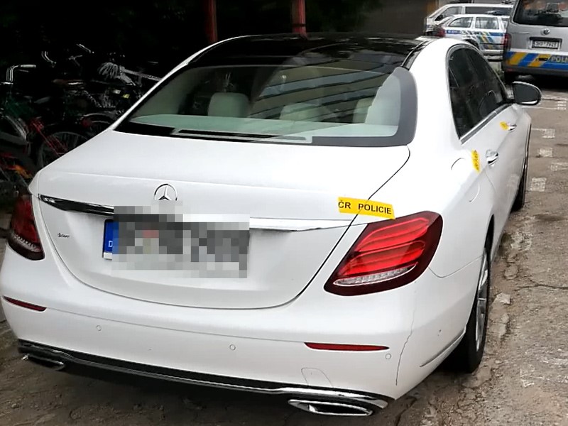 Kradený vůz, který řídil cizinec pod vlivem drog. 