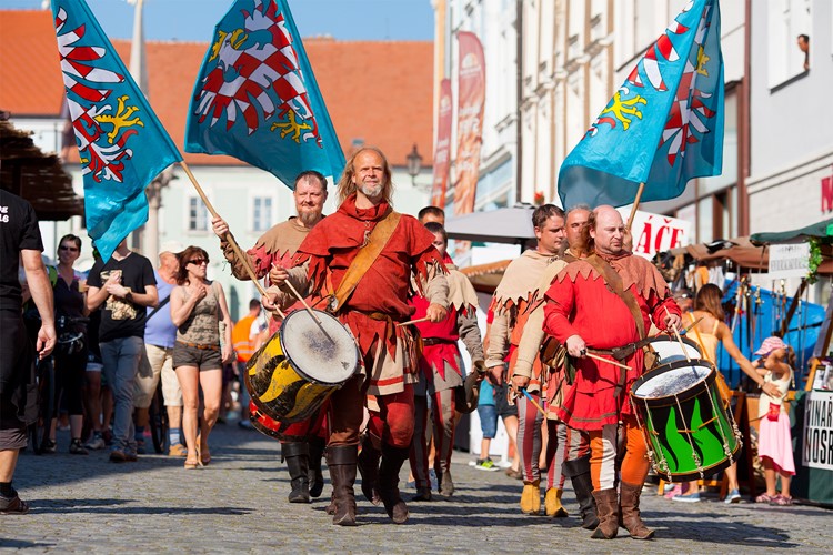 Na vinobraní přijde Miroslav Žbirka a Ewa Farna 