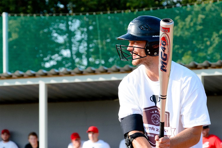 Exhibice hokejistů i baseballistů přinesla mnoho zábavy a podpořila dobrou věc