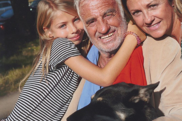 Jean-Paul Belmondo poprvé ve slovech i fotografiích otevřeně vypráví o svém životě
