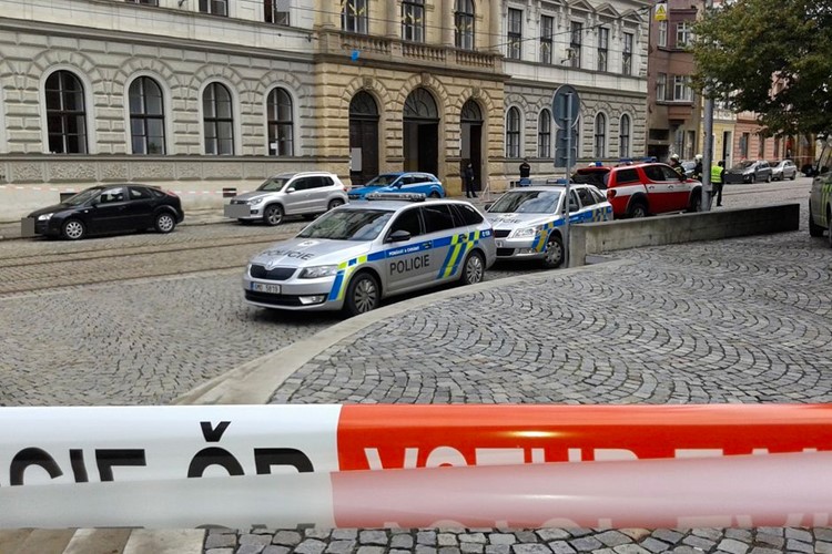 Anonym oznámil bombu ve škole v Olomouci