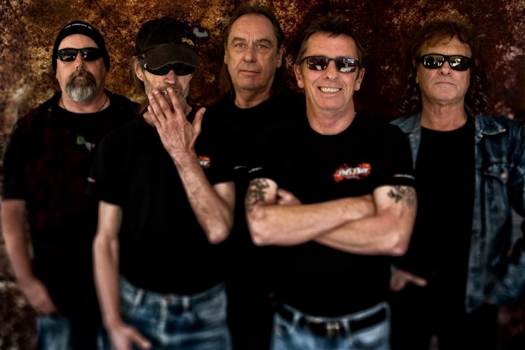Phil Rudd se svoji kapelou rozbubnuje česká města