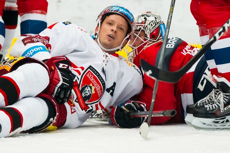 Hradec nedotáhl stíhací jízdu, v derby  s Pardubicemi padl