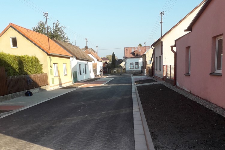 V Horním Jelení se bude lépe chodit a parkovat
