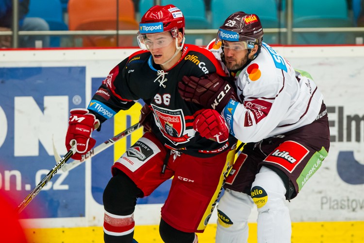 Nadějně rozehraný zápas ztratil Mountfield ve třetí třetině a Spartě podlehl