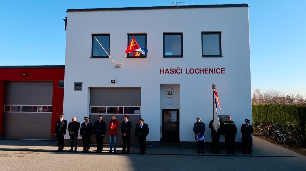 Slavnostní nástup při příležitosti otevření zbrojnice.