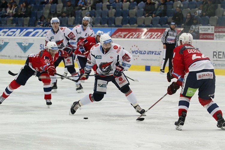 Chomutov deklasoval Pardubice, úřadovala první lajna