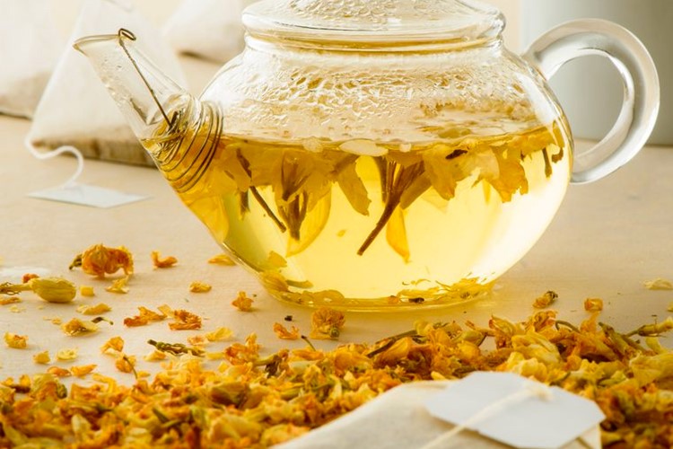 Bylinné čaje s příchutí pesticidů a jedovatého plevele