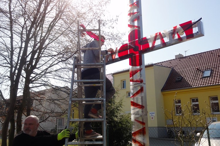 David Vávra představí altán a kříž v Chrástu