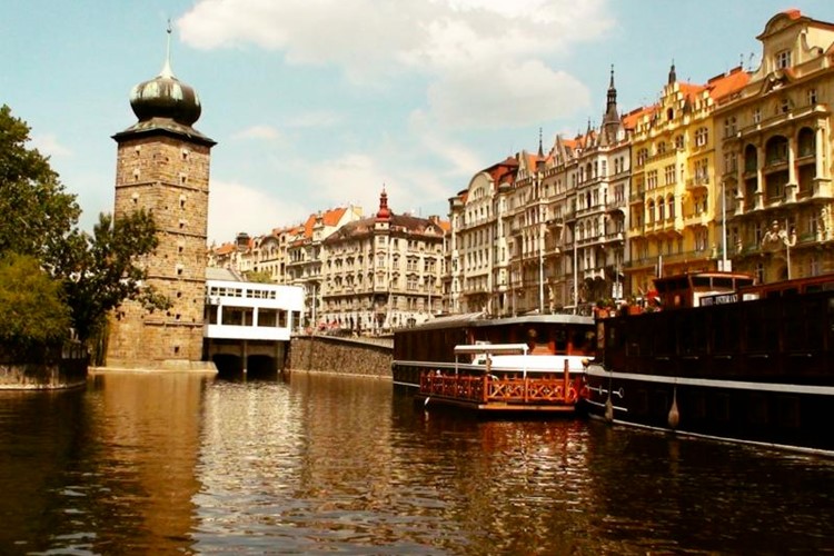 Praha začne největší revitalizaci v novodobých dějinách vltavské náplavky, omezení pro návštěvníky budou minimální