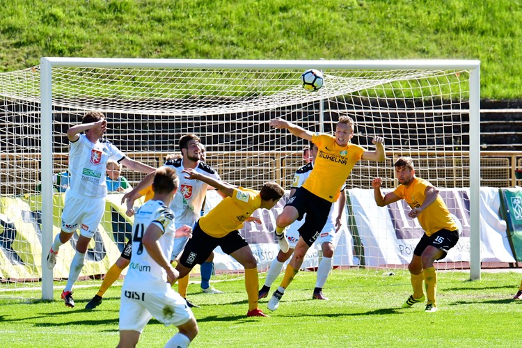 O výhře Hradce v Sokolově rozhodl v nastavení Petr Schwarz