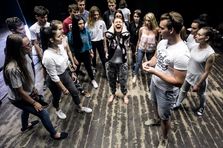 Studio LAIK při Východočeském divadle Pardubice nastudovalo autorskou hru Ještě se potkáme