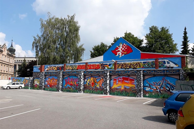 Graffiti v Bezručově ulici v Jihlavě je hotové