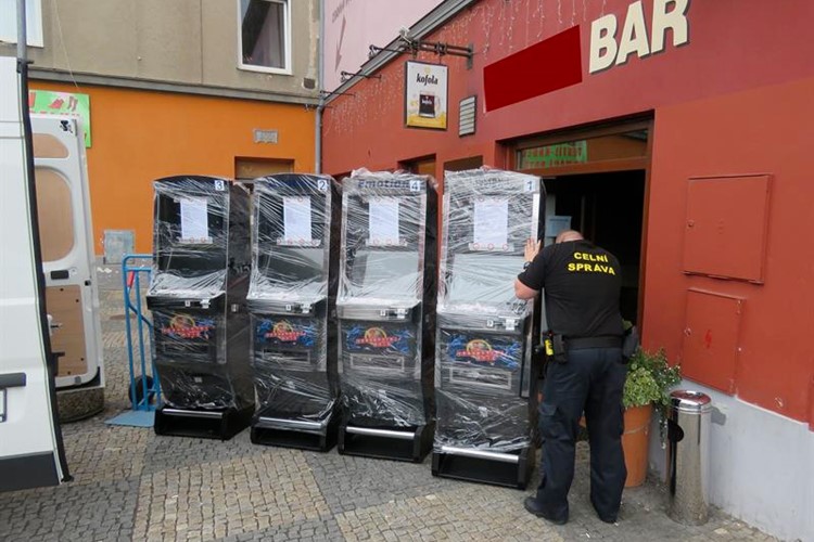 Pokračují kontroly hazardu a byly zadrženy další kvízomaty