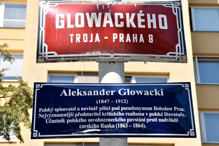 Ulicemi Osmičky - Praha 8 vysvětluje názvy svých ulic