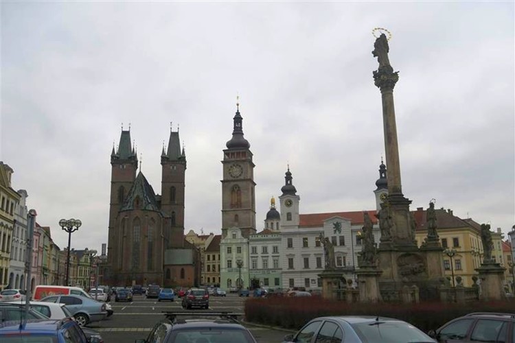 Studie prověří možnost parkování pod povrchem Velkého Náměstí