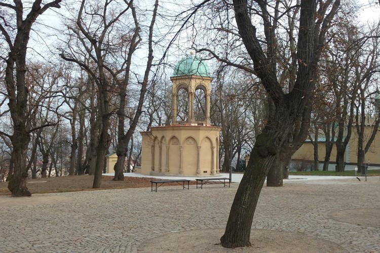 Kaple Božího hrobu na Petříně je kompletně zrestaurovaná. Je z ní ozdoba parku 