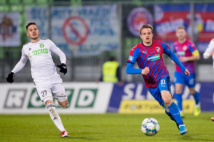 Karvinští poprvé v historii obrali Plzeň o body