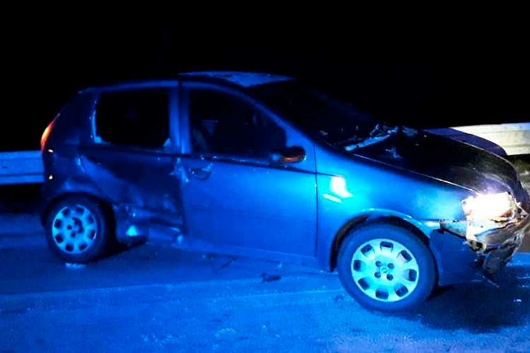 Nehoda dvou osobních vozidel u Petrávče si vyžádala jedno zranění