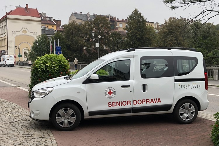 Českotěšínští senioři mají k dispozici dvě specializované dopravy