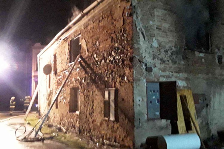 Čeští a polští hasiči společně likvidovali první den v roce požár v Javorníku