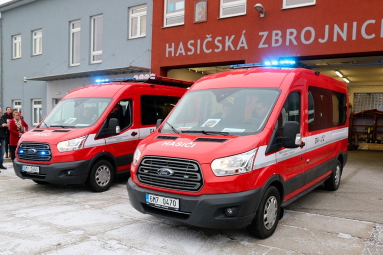 Anička a Evička, dvě speciálně vybavená auta, pomohou dobrovolným hasičům