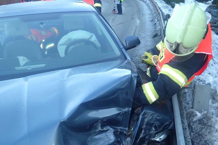 Při nehodě pěti vozidel u Starých Hamrů byl zraněn jeden člověk
