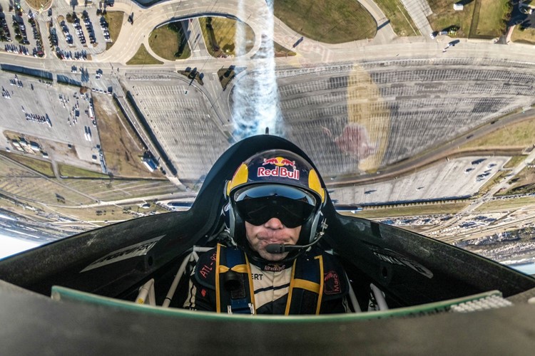 Martin Šonka úřadující mistr světa Red Bull Air Race vystoupí na Aviatické pouti