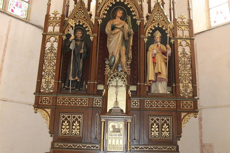 Liberecký kraj pomáhá opravit památky. Podpořil i restaurování hlavního oltáře v kostele sv. Víta v Osečné