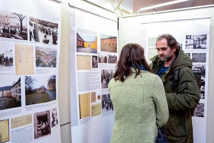 Výstava na radnici připomíná holocaust plzeňských Židů  