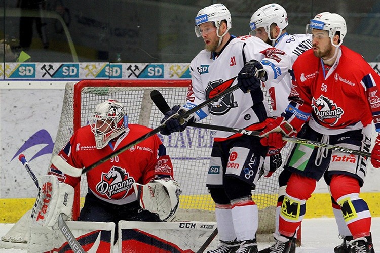Chomutov podlehl Pardubicím a bude hrát baráž o extraligu