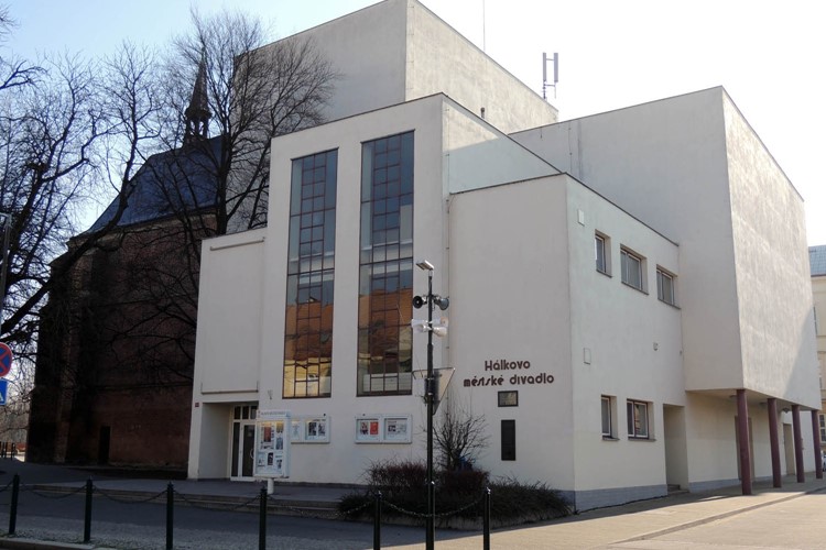 Hálkovo městské divadlo dostane plošinu pro imobilní osoby