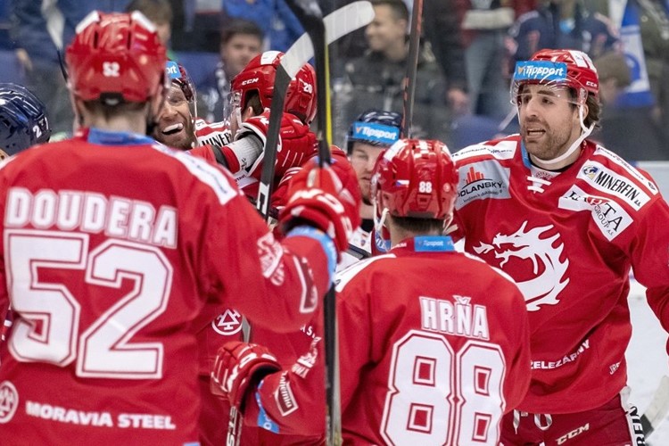 Oceláři postoupili do semifinále, Vítkovice opět prohrály