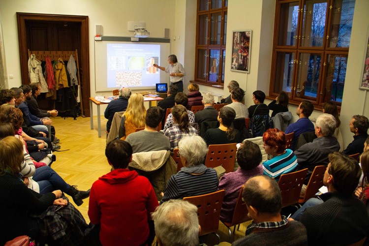 Přednáškový cyklus Akademické půlhodinky startuje už po dvanácté
