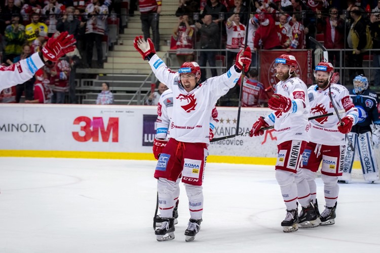 Třinec bude druhý rok po sobě bojovat o zlato, Plzeň zůstala krok od finále