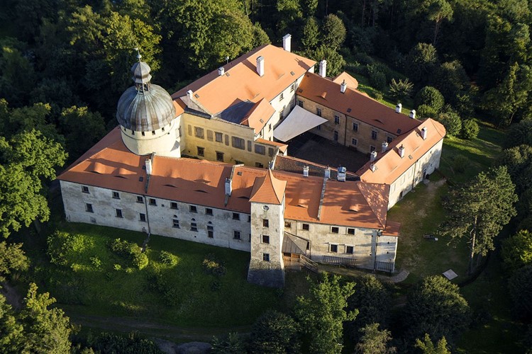 Mezinárodní dobrovolníci opět zabydlí hrad Grabštejn 