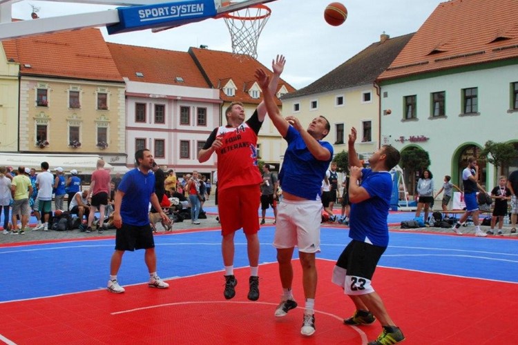 Streetballisté opanovali písecké Velké náměstí, vítězství patří týmu Robilad